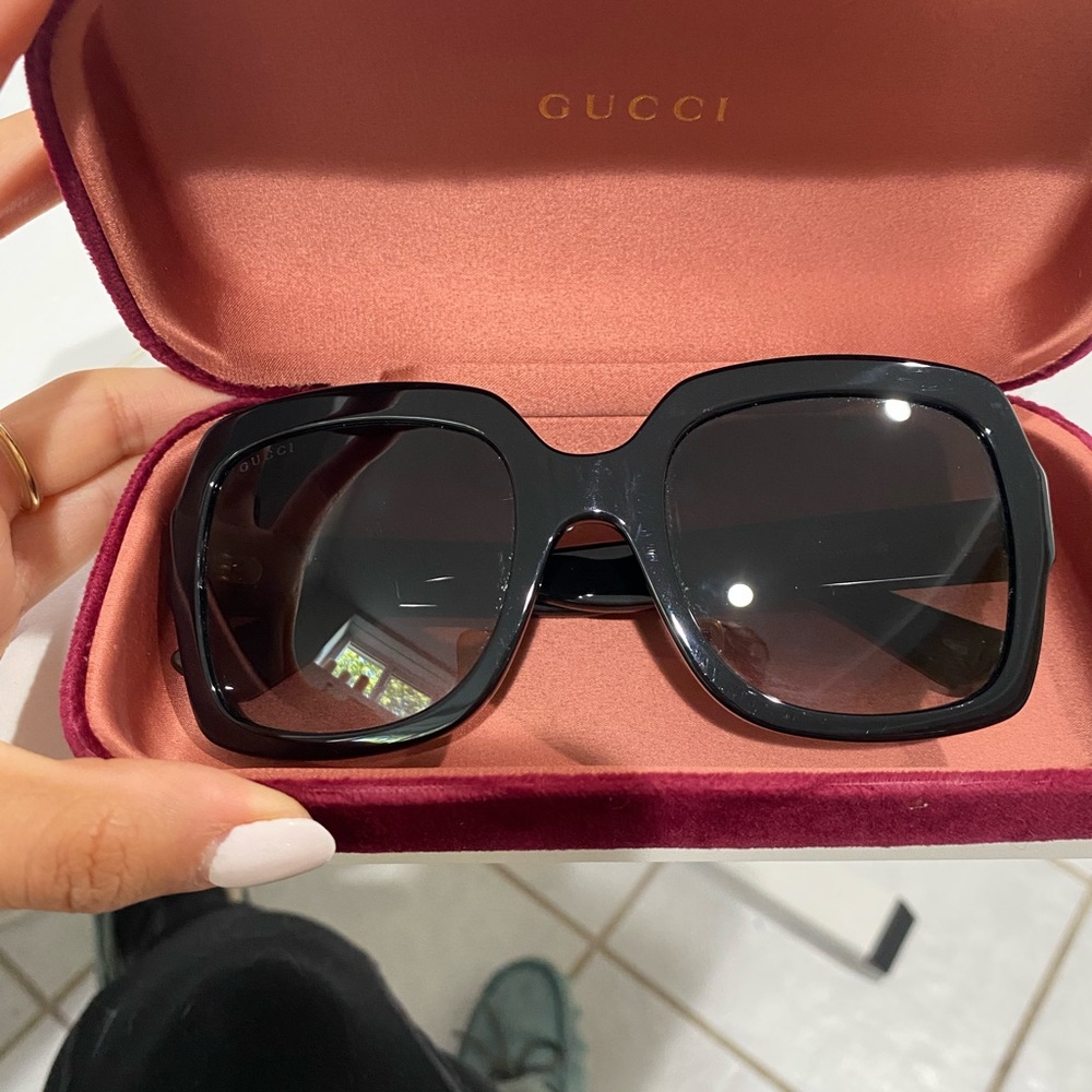 Gucci oversized square sunglasses in black